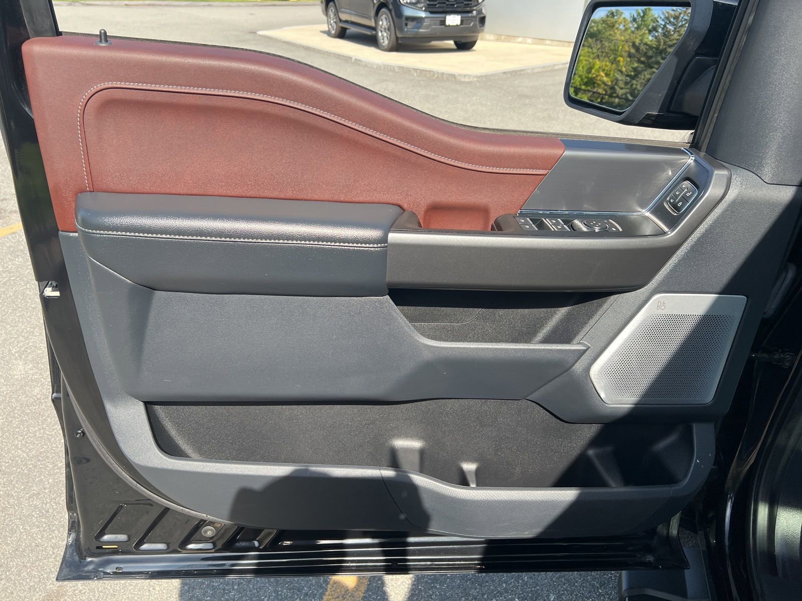 Used 2022 Ford F150 Lariat w/ Equipment Group 502A High image 17