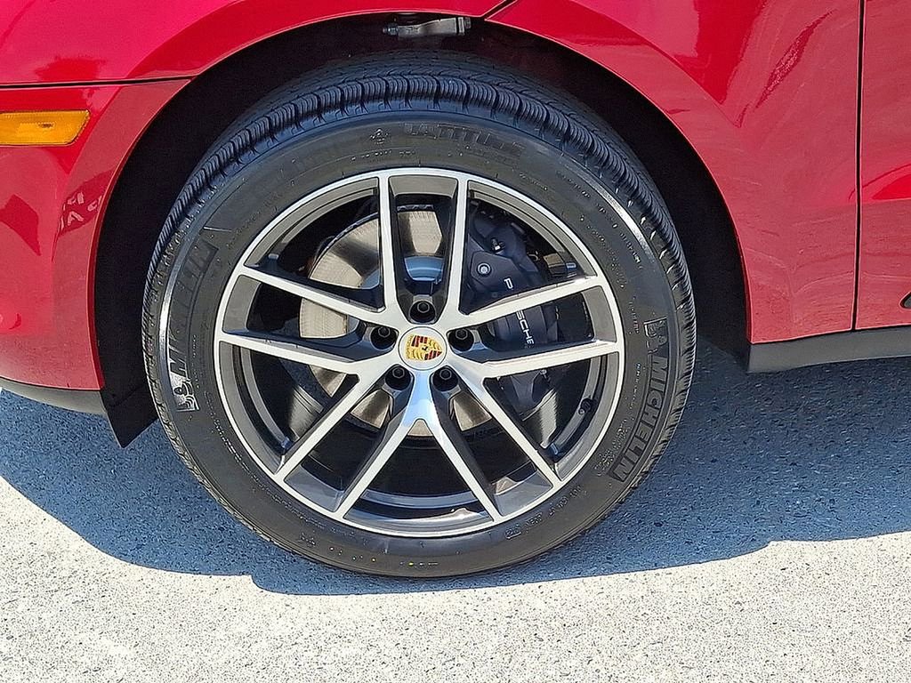 Used 2025 Porsche Macan image 10