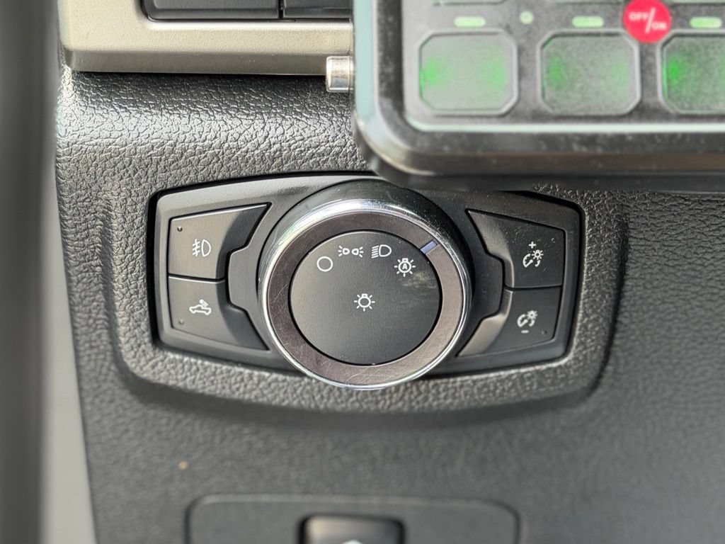 Used 2019 Ford F350 Lariat w/ Chrome Package AWD/4WD image 24