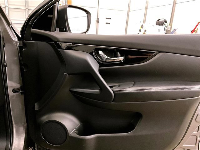Used 2020 Nissan Rogue Sport SV AWD/4WD image 23