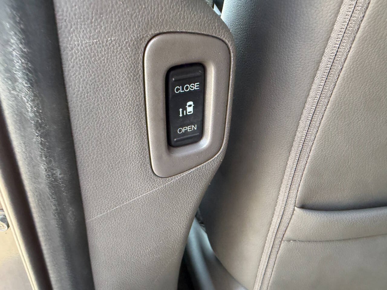Used 2016 Honda Odyssey Touring Elite image 31