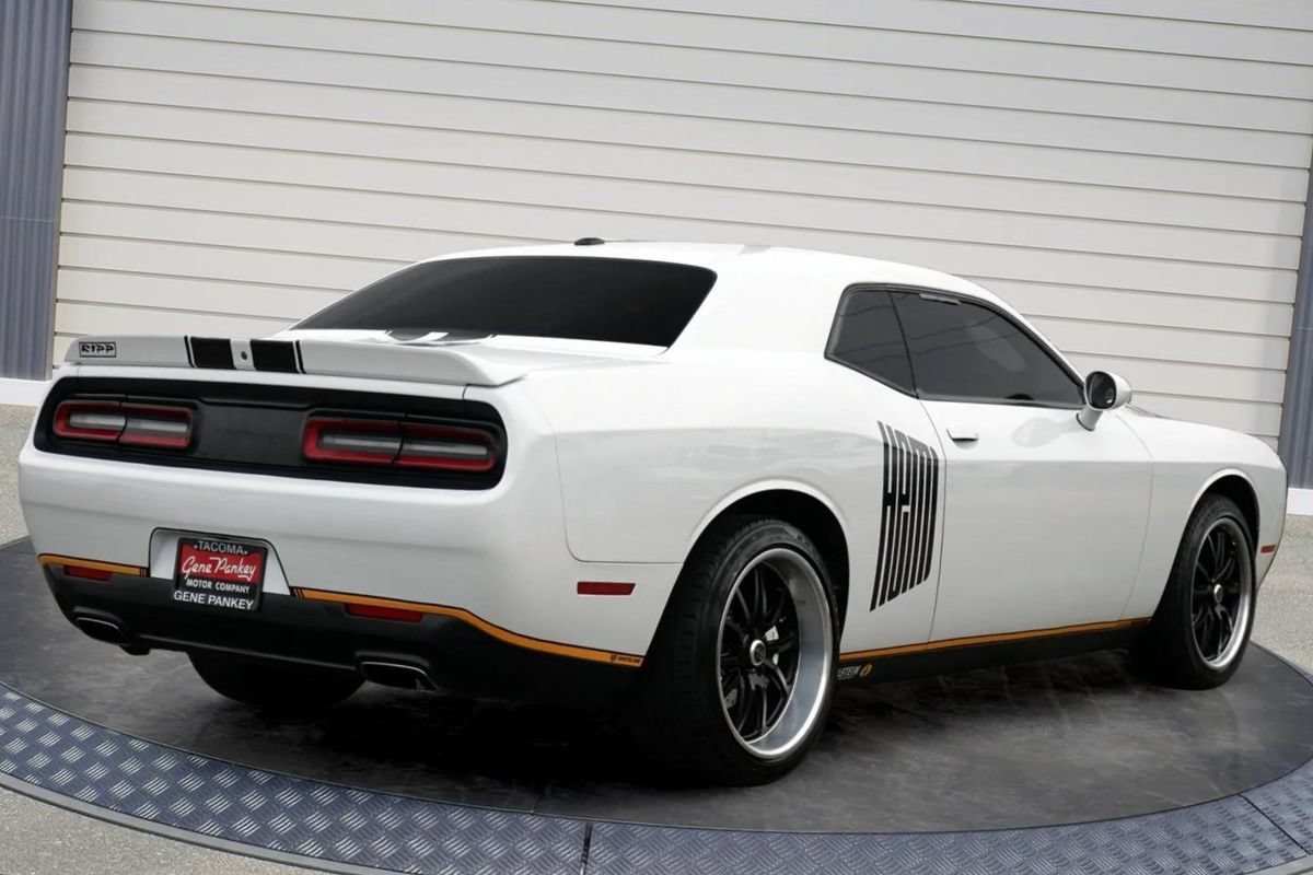 Used 2019 Dodge Challenger SXT RWD image 7