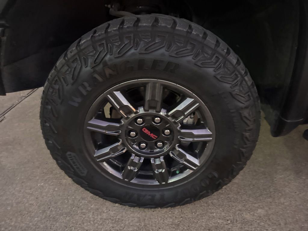 Used 2024 GMC Sierra 1500 AT4X image 10