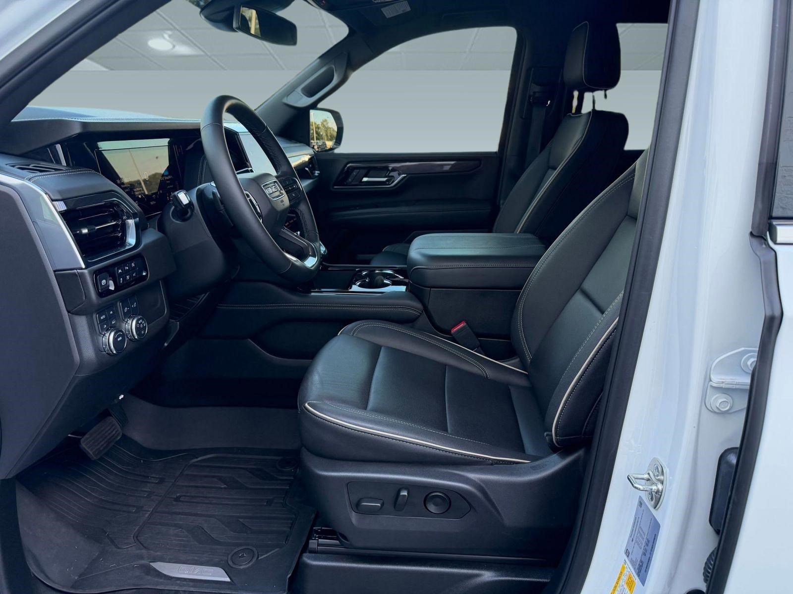 Used 2025 GMC Yukon Elevation AWD/4WD image 5