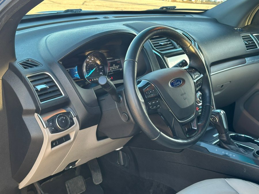 Used 2018 Ford Explorer Limited image 24