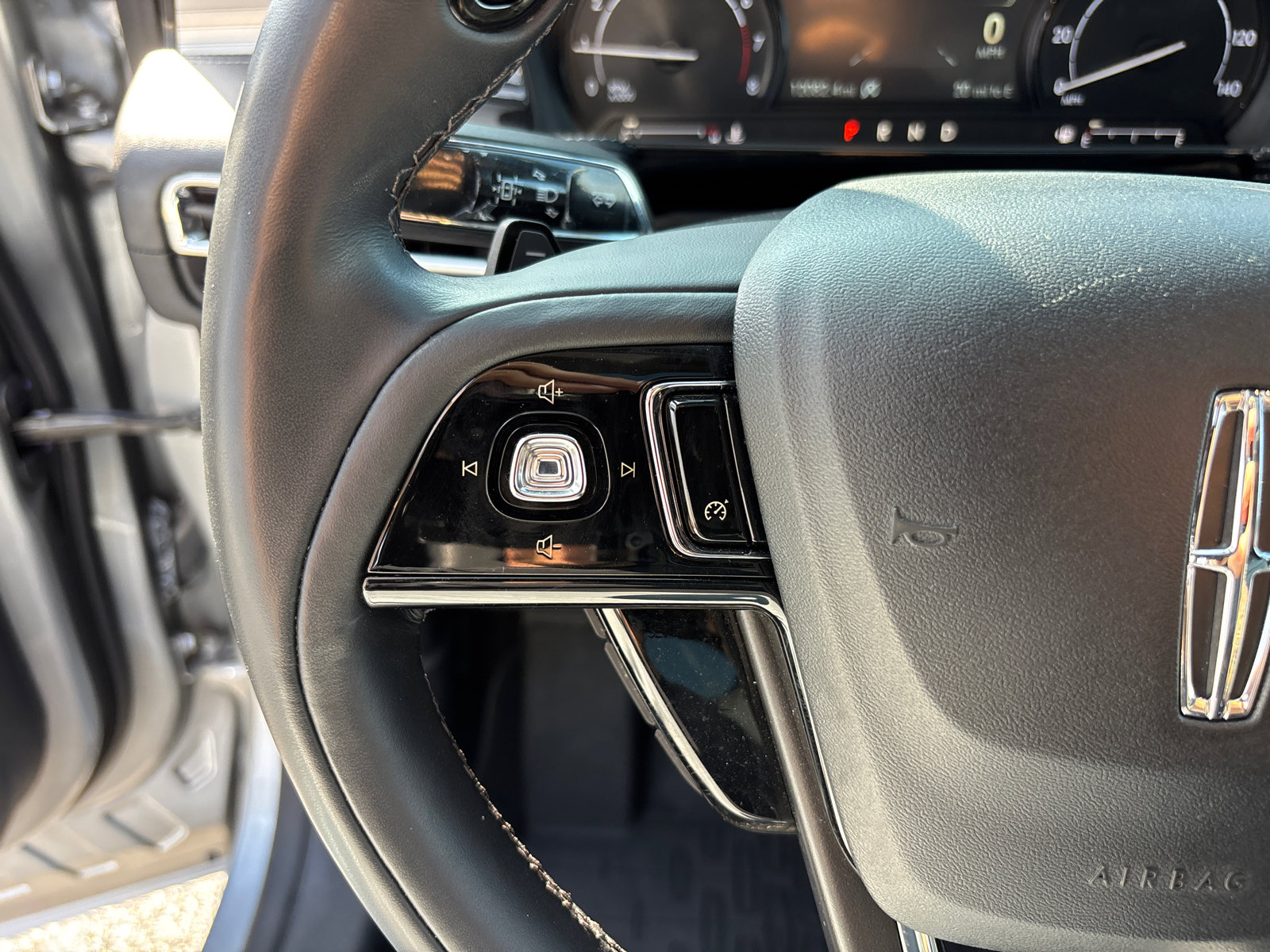 Certified 2022 Lincoln Corsair AWD w/ Premium Package image 17