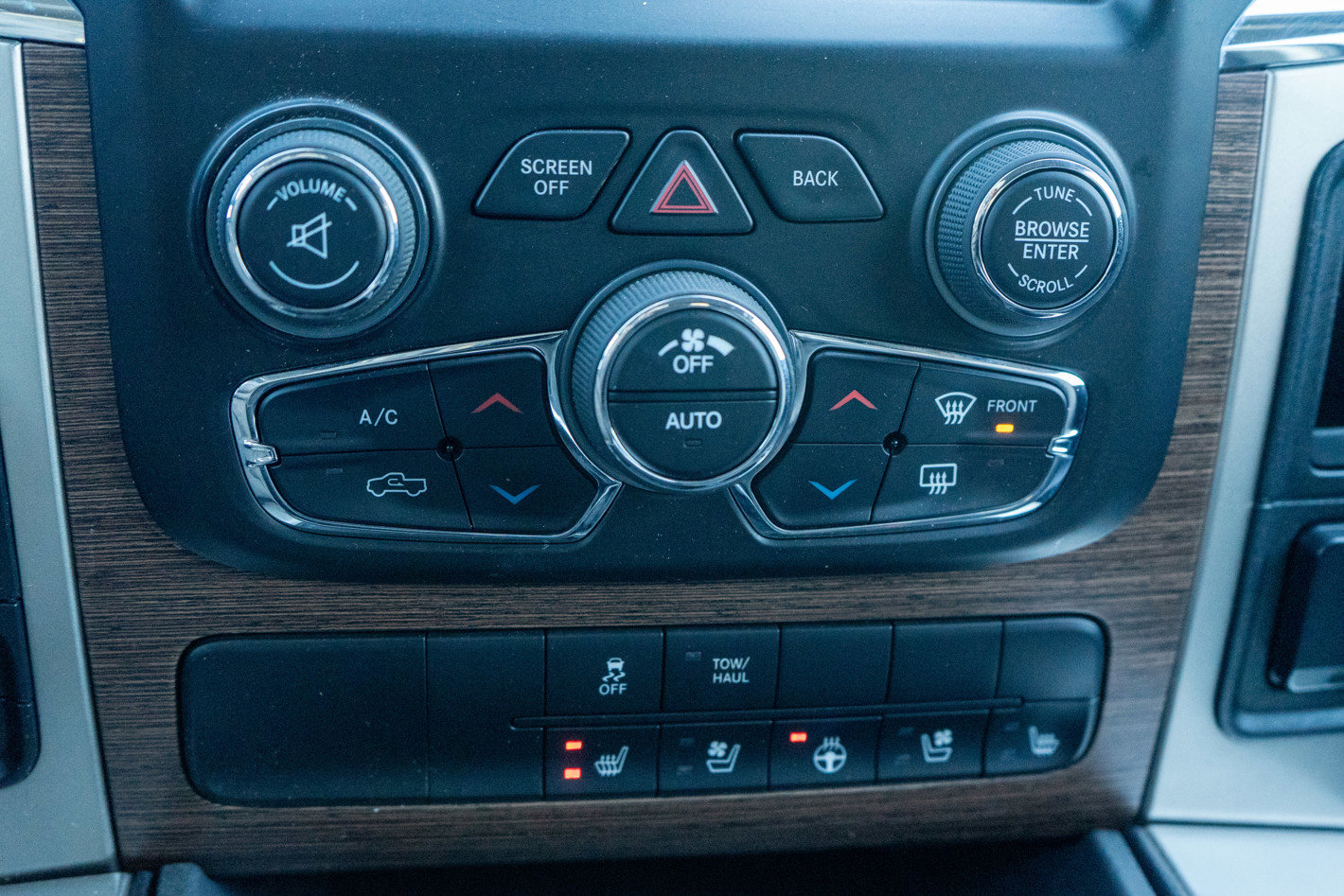 Used 2016 RAM 1500 Laramie w/ Convenience Group image 19