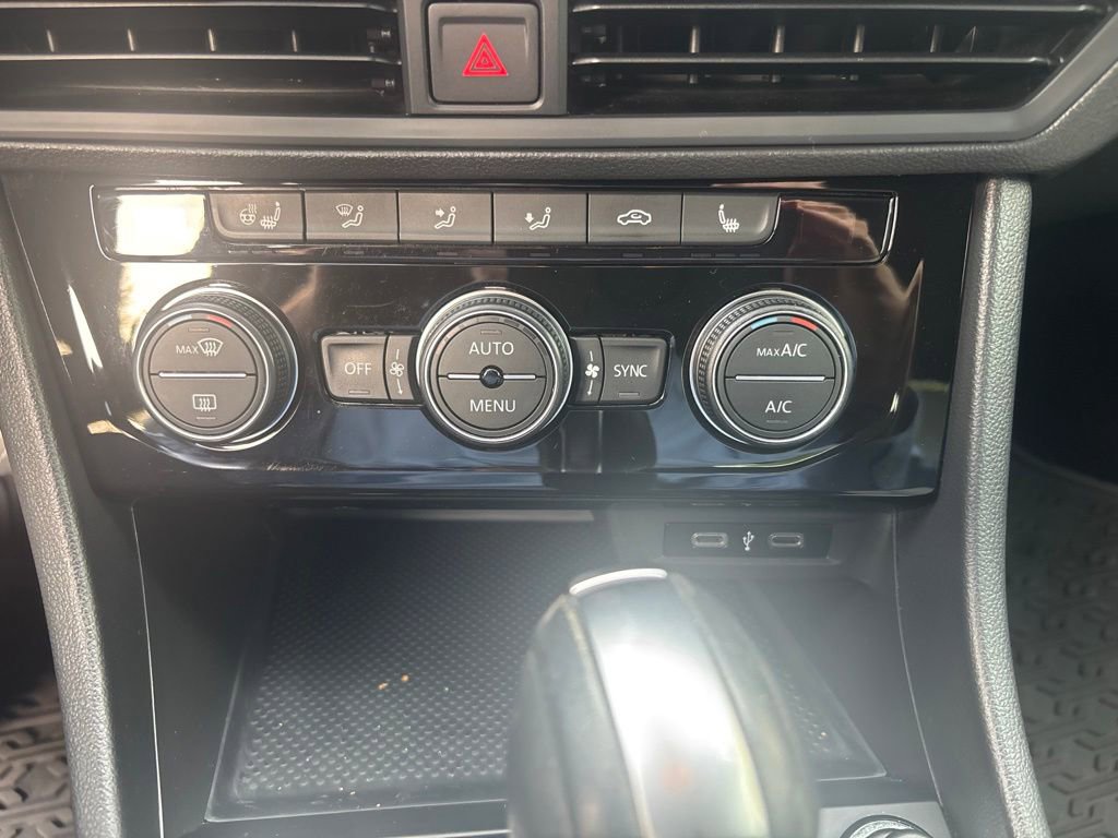 Used 2021 Volkswagen Jetta R-Line FWD image 11