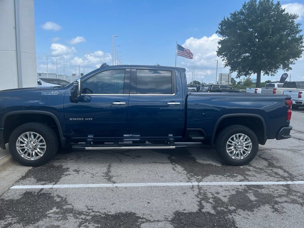 Used 2020 Chevrolet Silverado 2500 High Country w/ Z71 Off-Road Package AWD/4WD image 2
