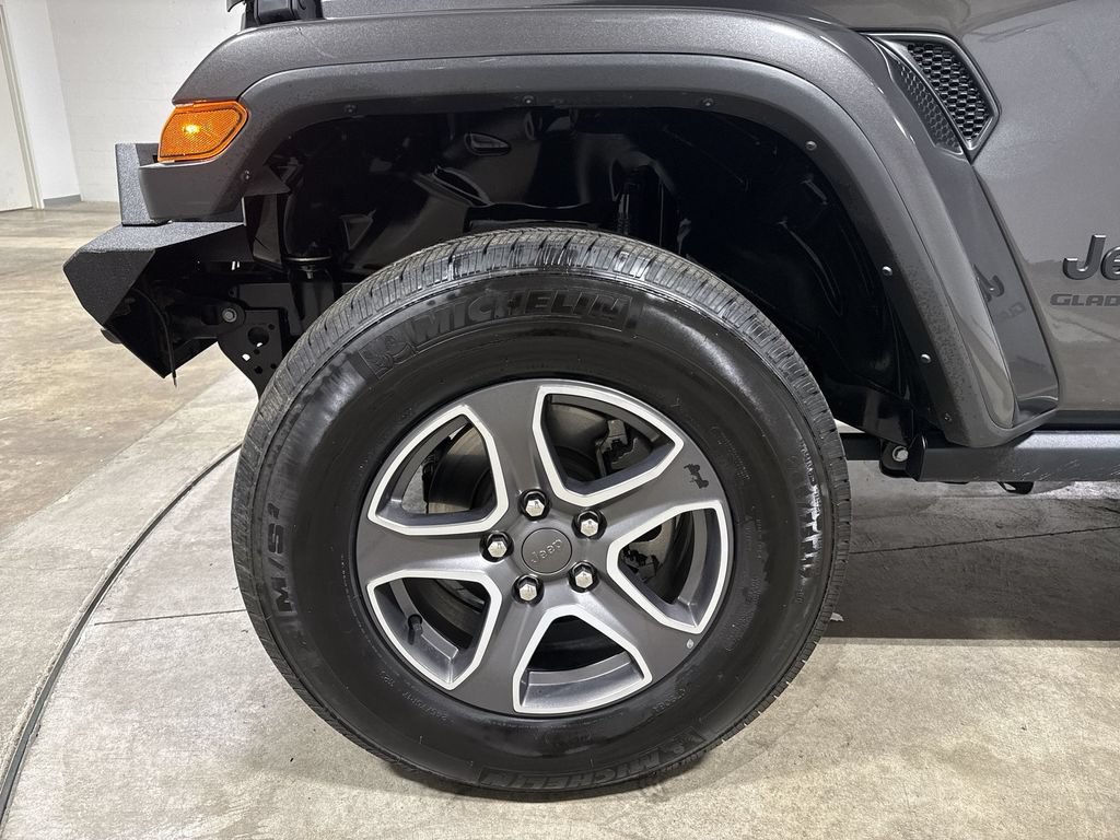 Used 2021 Jeep Gladiator Sport AWD/4WD image 27