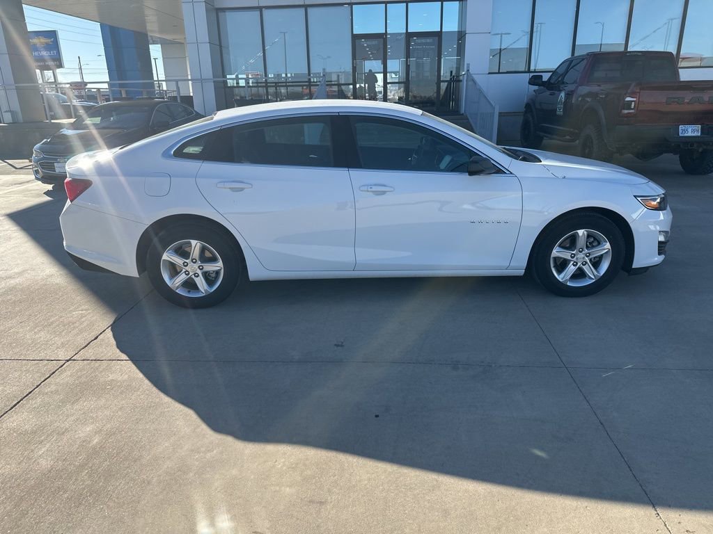Used 2025 Chevrolet Malibu LS image 30