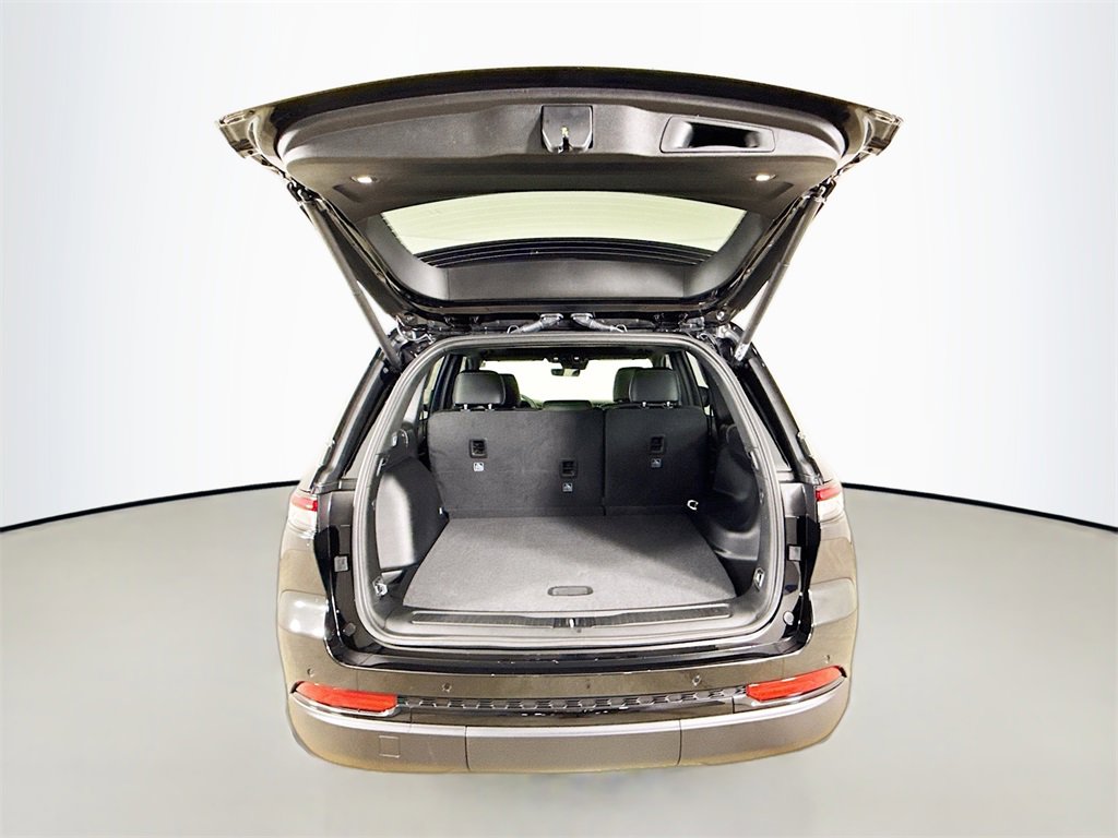 New 2025 Jeep Grand Cherokee Altitude image 28