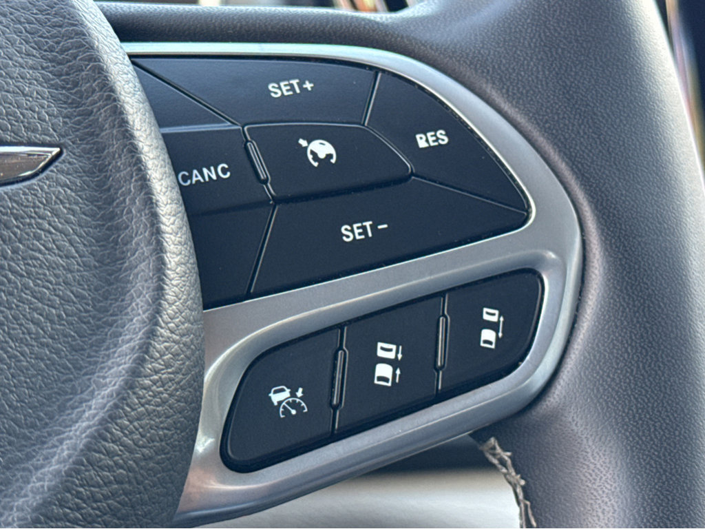 Used 2024 Chrysler Pacifica Touring-L image 15