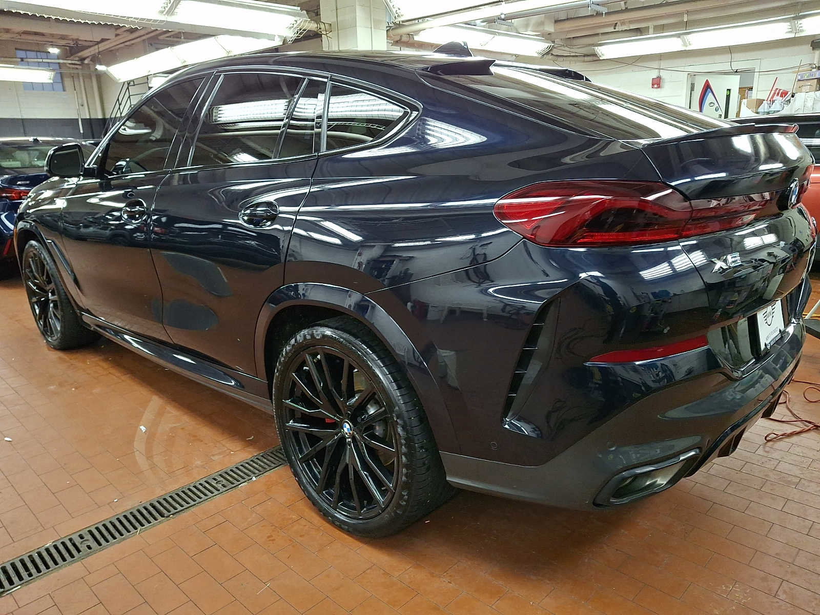 Used 2022 BMW X6 xDrive40i w/ Executive Package image 6