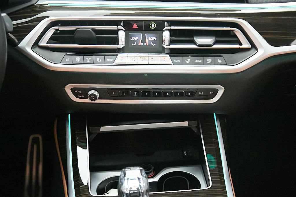 Used 2021 BMW X7 M50i w/ Dynamic Handling Package AWD/4WD image 35