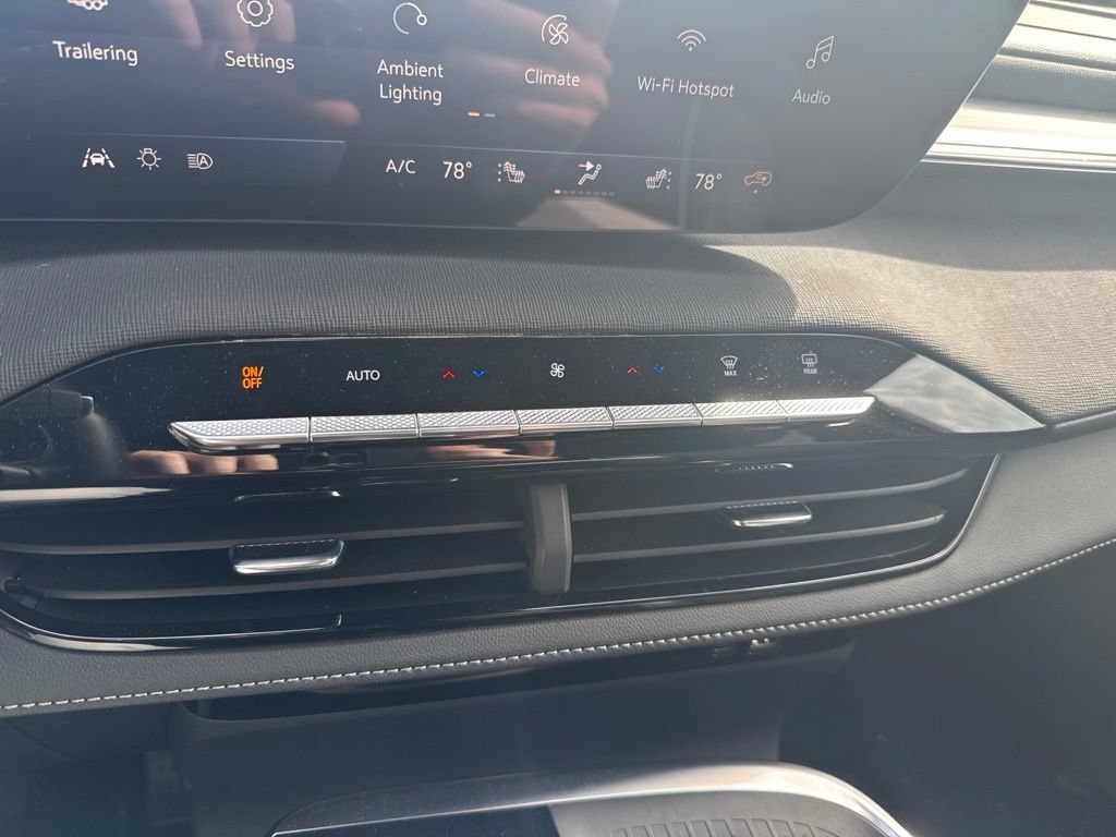 Used 2026 Buick Enclave Preferred AWD/4WD image 17