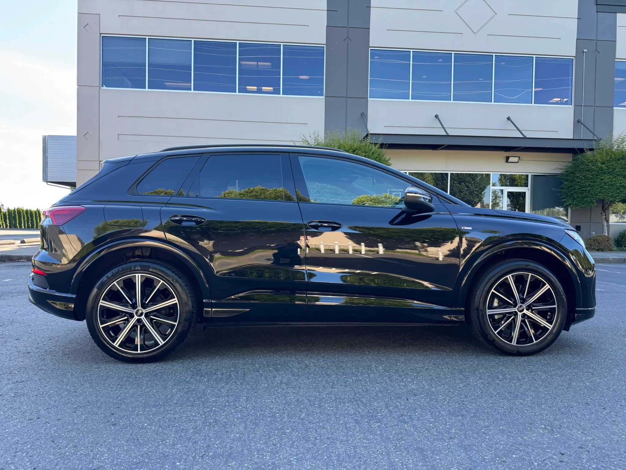 Used 2022 Audi Q4 e-tron Premium Plus w/ Premium Plus AWD/4WD image 12