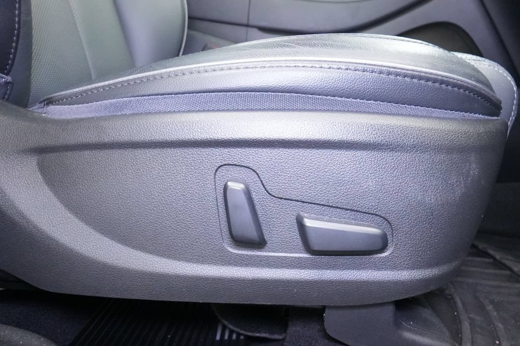 Used 2022 Hyundai Santa Fe Limited AWD/4WD image 32