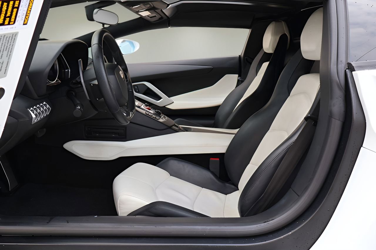 Used 2013 Lamborghini Aventador LP 700-4 image 10