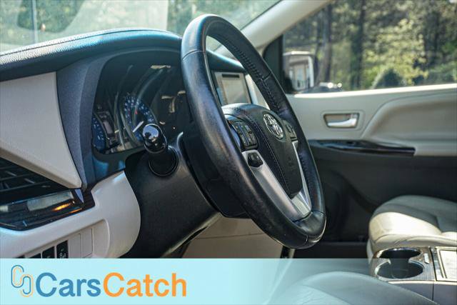 Used 2017 Toyota Sienna XLE w/ XLE Navigation Package image 21