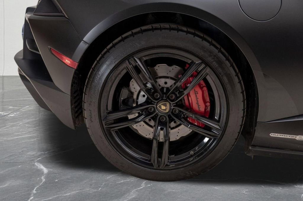 Used 2020 Lamborghini Huracan EVO image 42