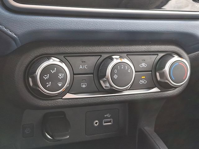 Used 2025 Nissan Versa SV image 16