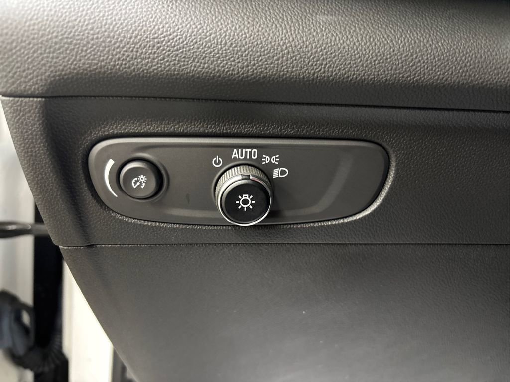 Used 2023 Buick Envision Essence image 25