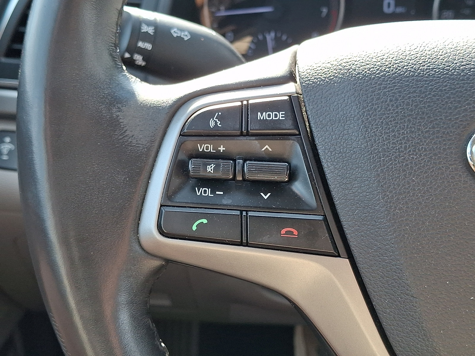 Used 2017 Hyundai Elantra Limited FWD image 21