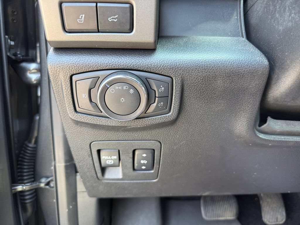 Used 2018 Ford Expedition XLT w/ Equipment Group 202A AWD/4WD image 26