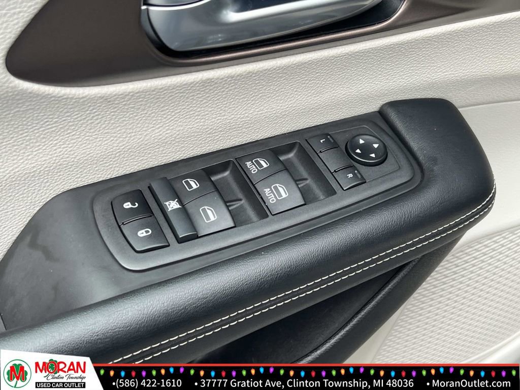 Used 2021 Chrysler Voyager LX image 15