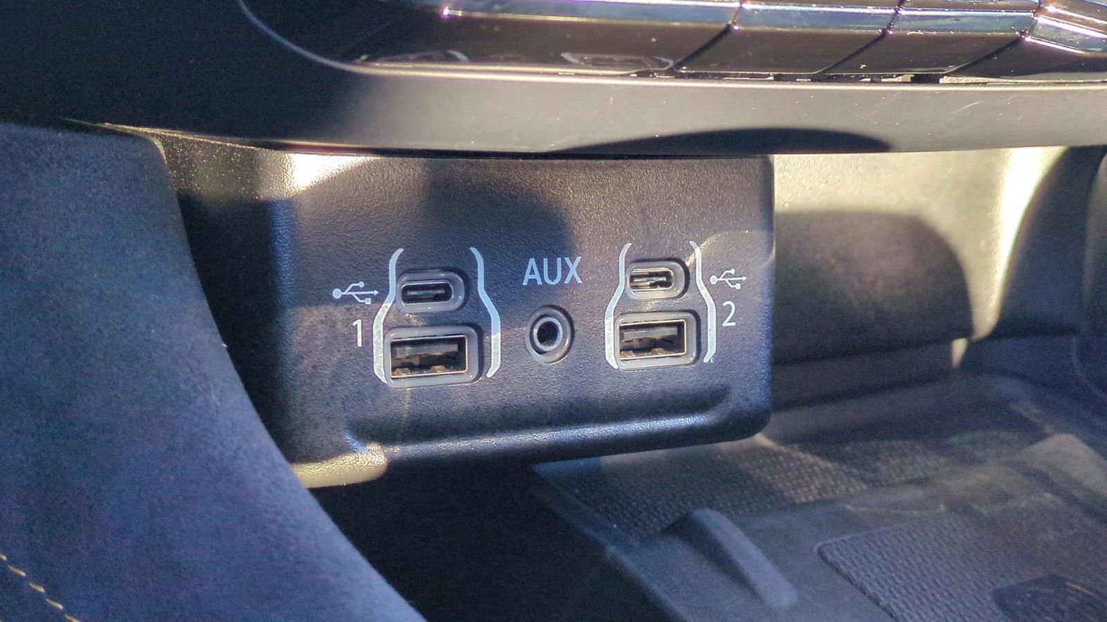 Used 2023 Dodge Durango R/T w/ Hemi Orange Plus Package image 40