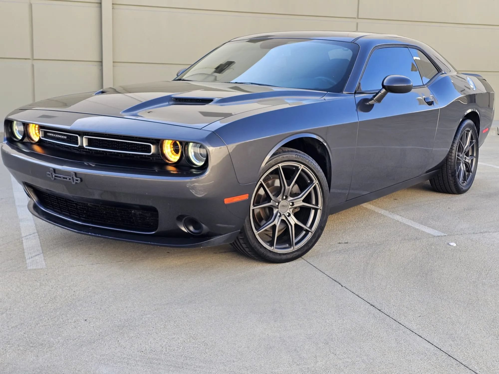 Used 2018 Dodge Challenger SXT RWD image 1
