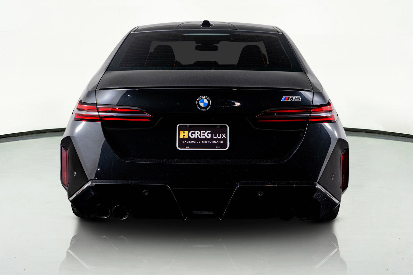 Used 2025 BMW M5 w/ Executive Package image 8