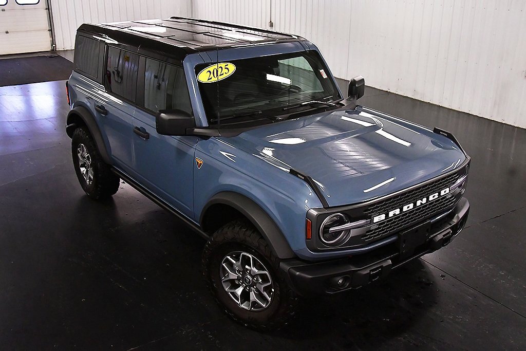 Used 2025 Ford Bronco Badlands image 12