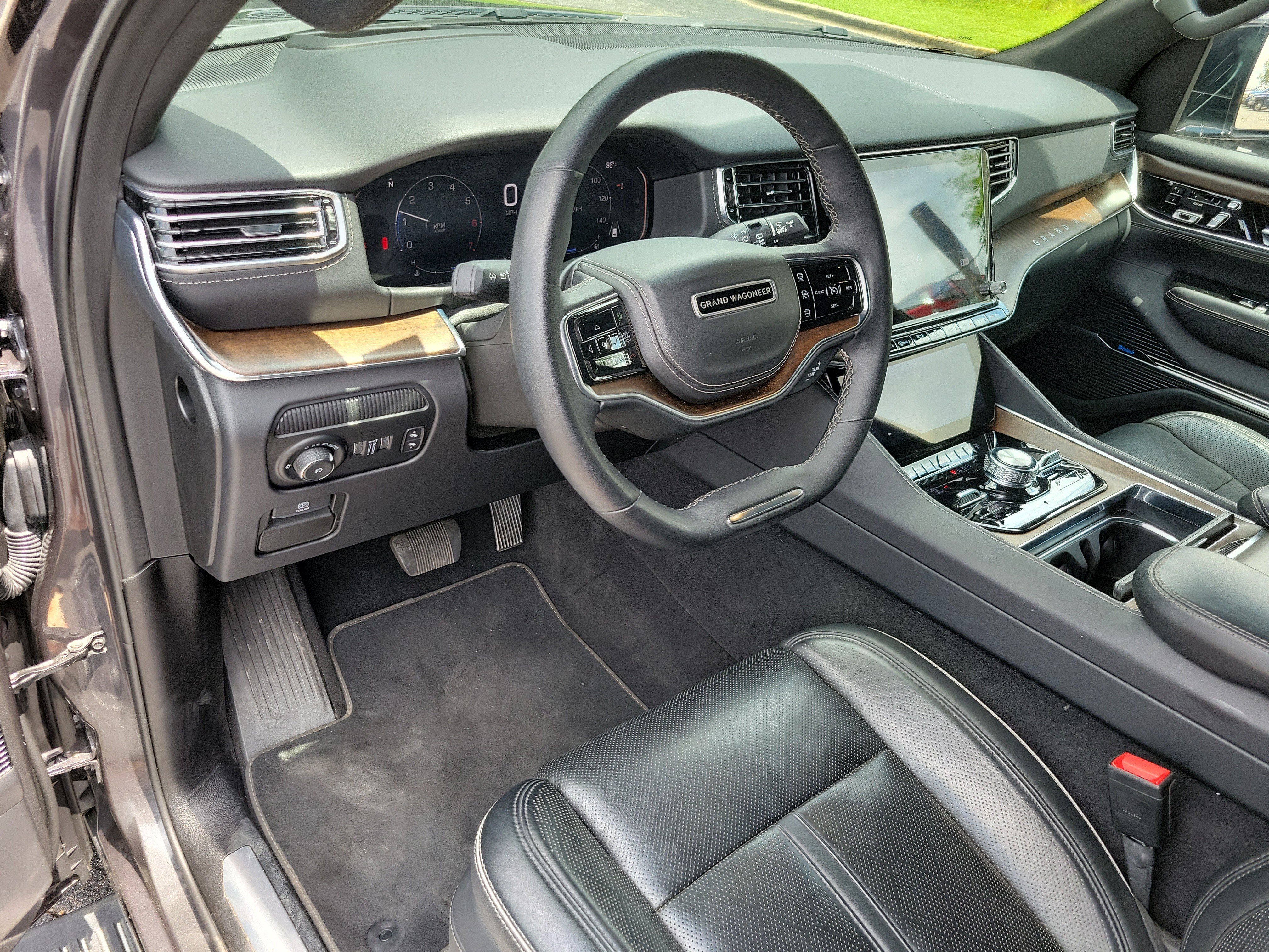 Used 2023 Jeep Grand Wagoneer L Series II AWD/4WD image 4