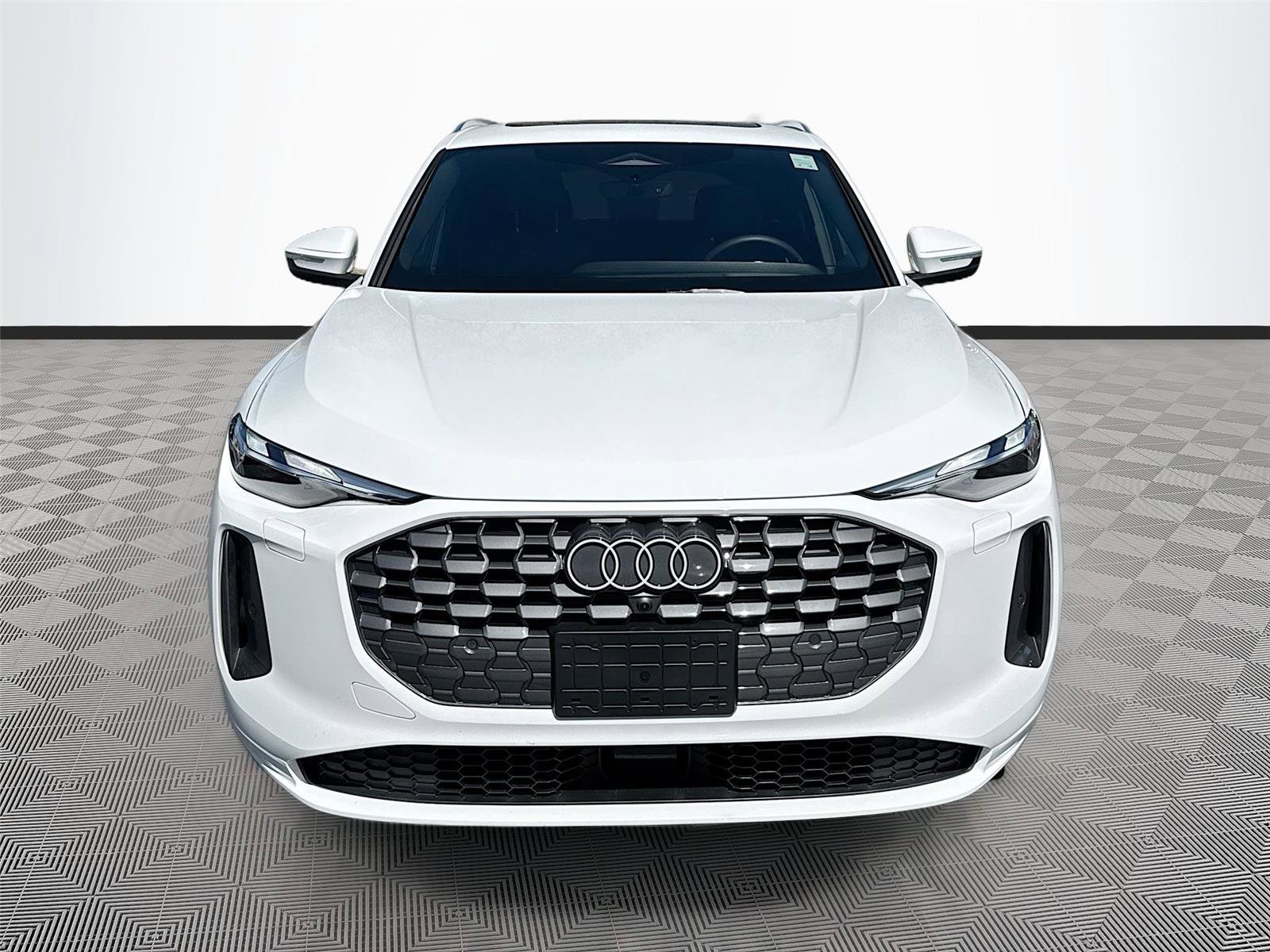 Certified 2025 Audi Q5 Premium w/ Convenience Package image 2