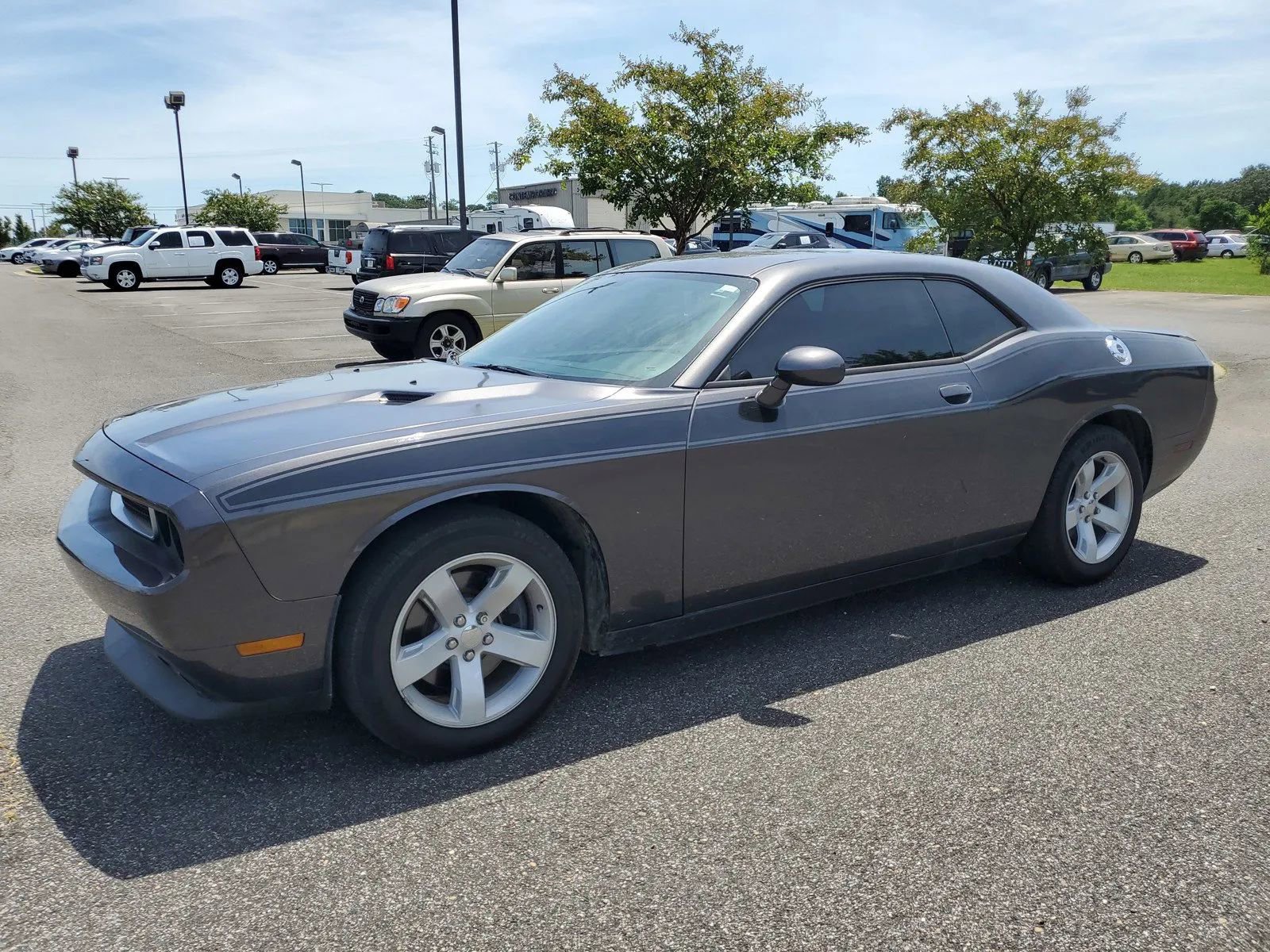 Used 2014 Dodge Challenger R/T image 2