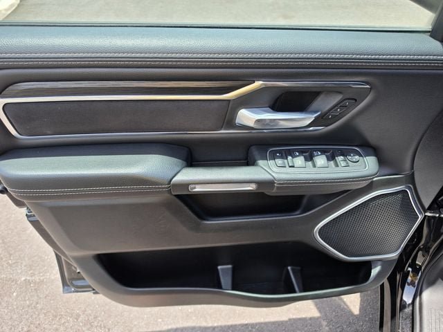 Used 2024 RAM 1500 Laramie AWD/4WD image 3