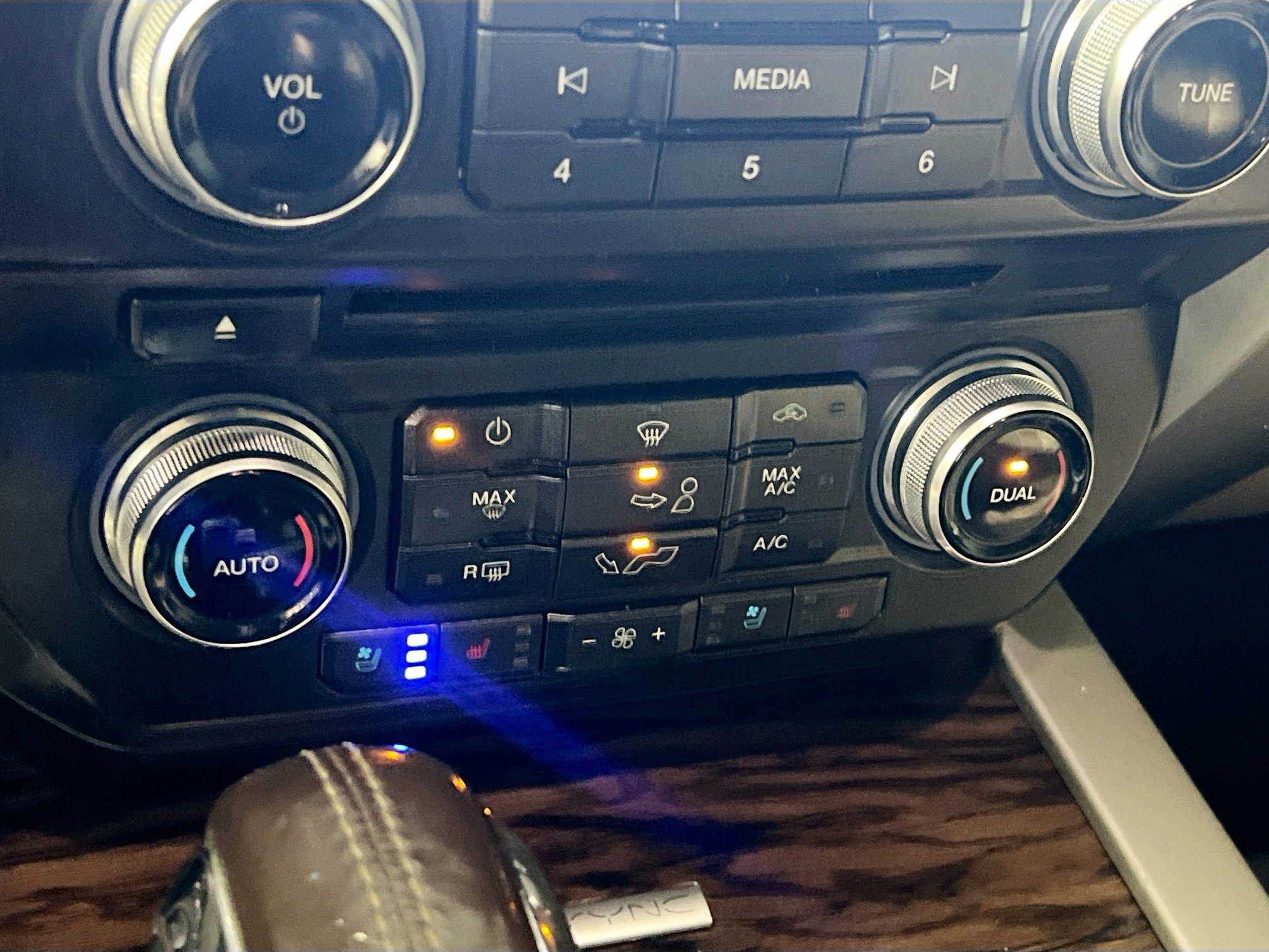 Used 2018 Ford F150 Lariat w/ Equipment Group 502A Luxury image 27