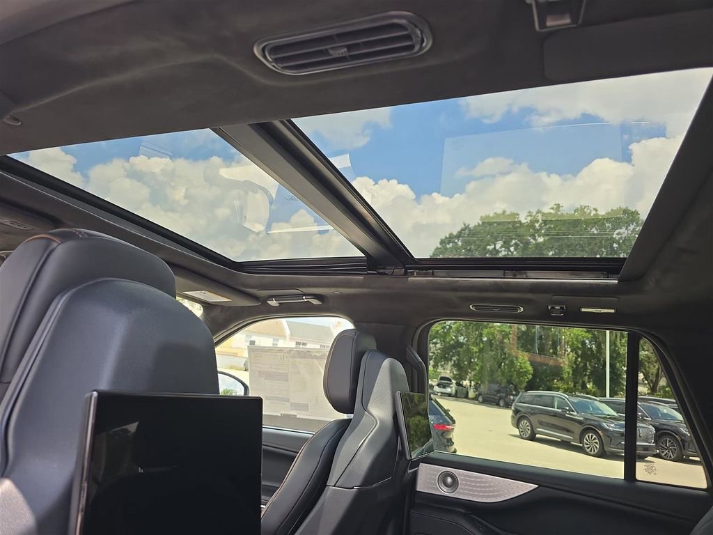 New 2025 Lincoln Navigator L Black Label image 30