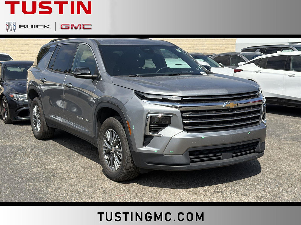 Used 2025 Chevrolet Traverse LT AWD/4WD image 1