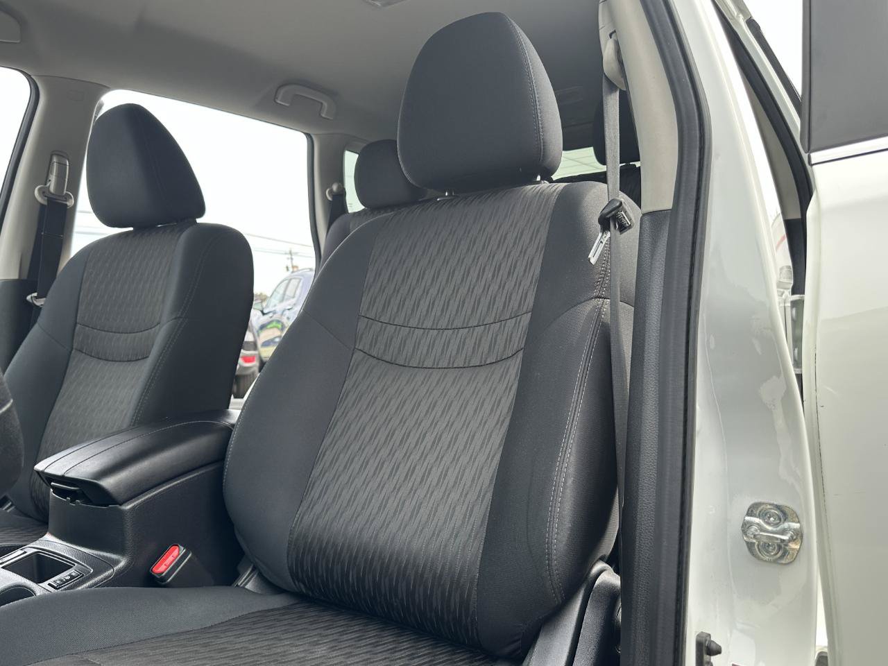 Used 2019 Nissan Rogue S w/ Special Edition Package AWD/4WD image 28