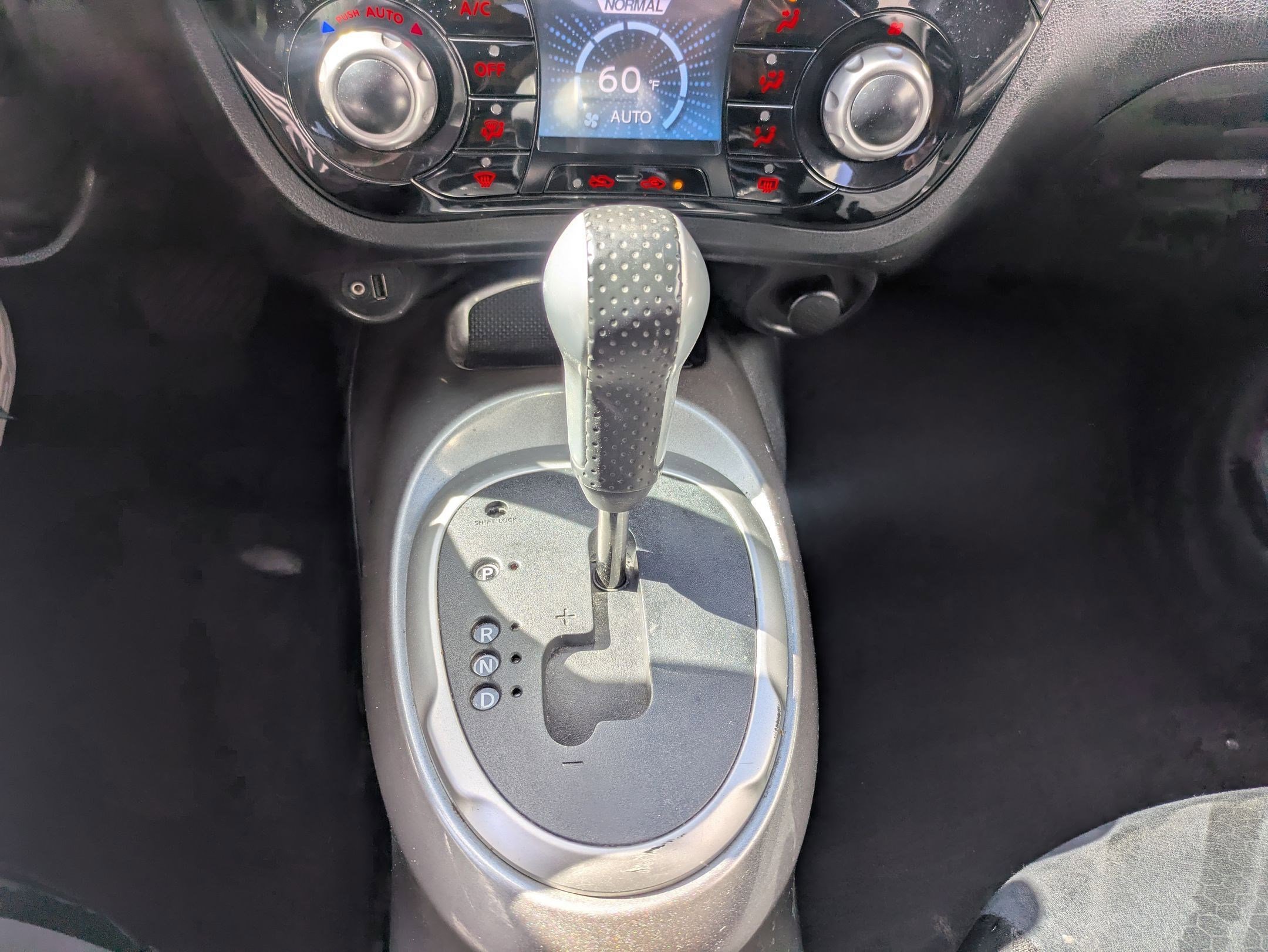 Used 2015 Nissan Juke SV AWD/4WD image 27