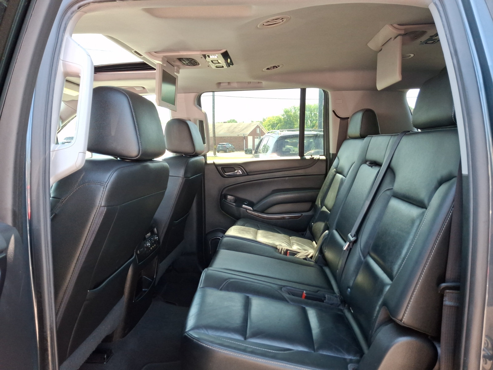 Used 2020 Chevrolet Suburban LT AWD/4WD image 11