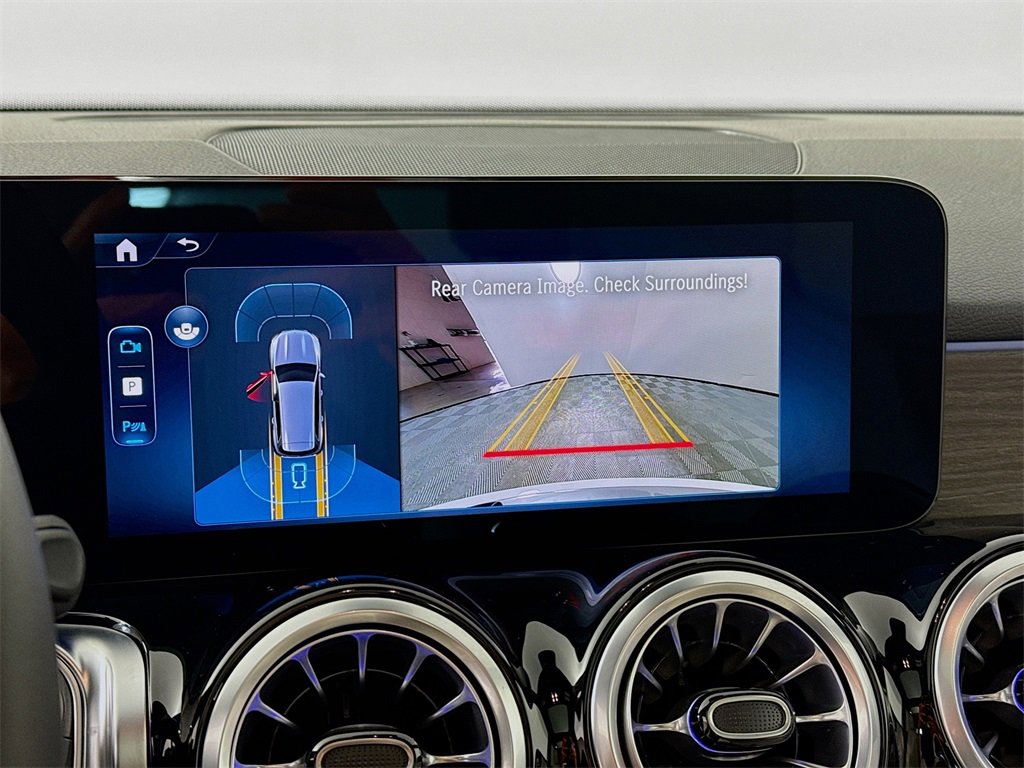 Used 2025 Mercedes-Benz GLB 250 4MATIC image 14