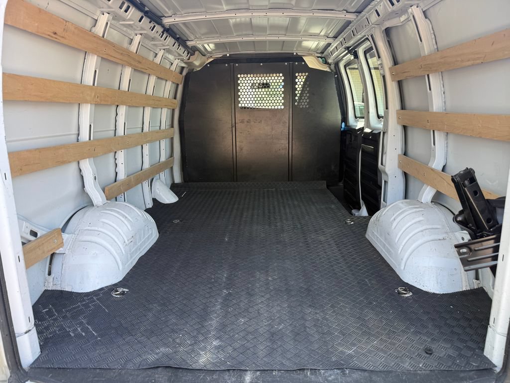 Used 2024 Chevrolet Express 2500 w/ Driver Convenience Package RWD image 3