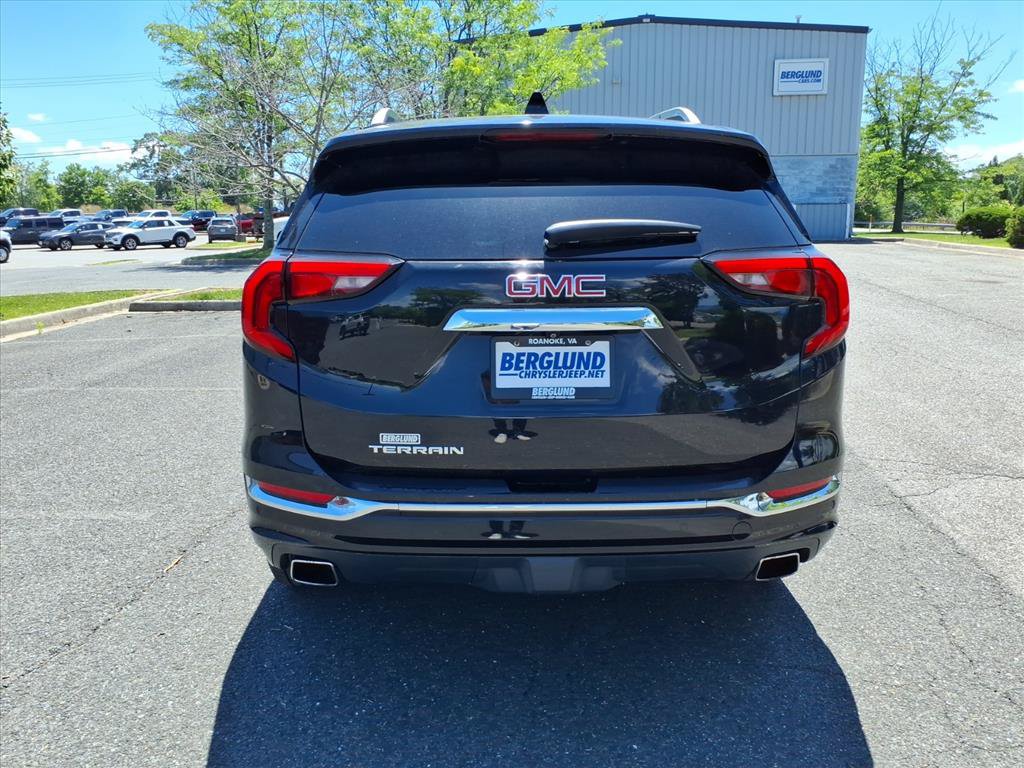 Used 2020 GMC Terrain Denali w/ Denali Premium Package FWD image 12