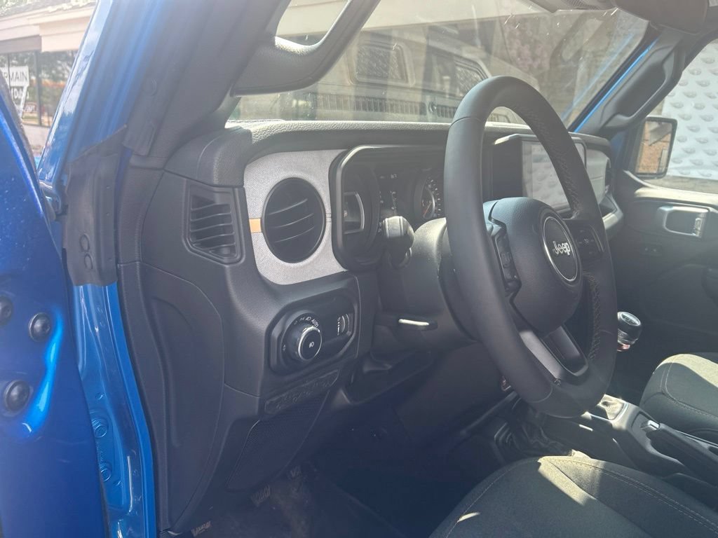 Used 2024 Jeep Wrangler Sport AWD/4WD image 18