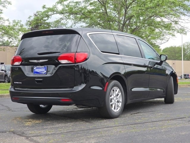 New 2025 Chrysler Voyager LX image 23