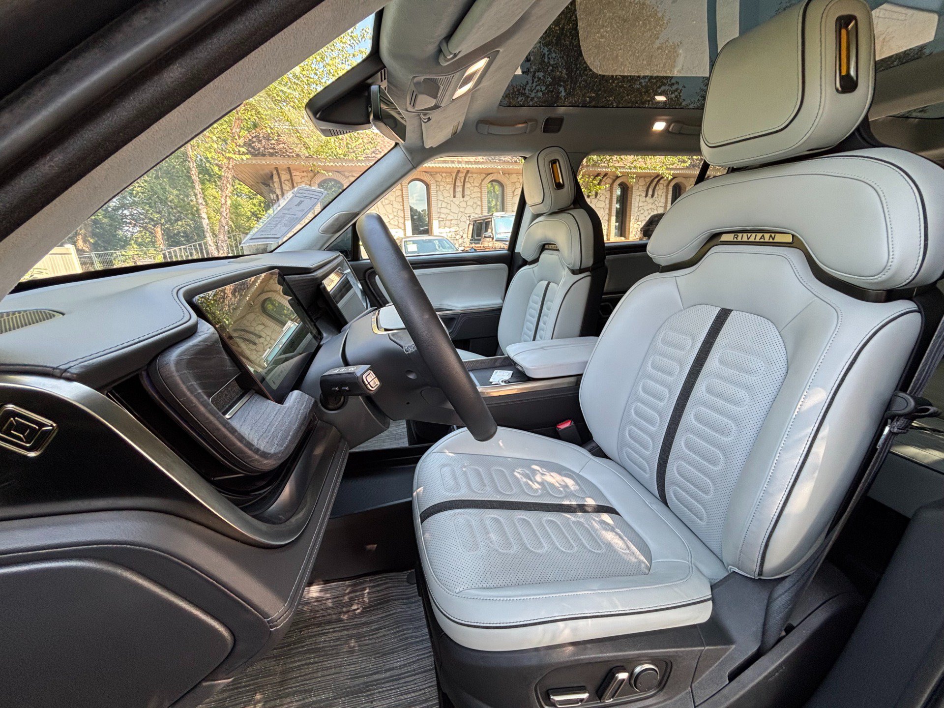 Used 2024 Rivian R1S Adventure Dual AWD/4WD image 12